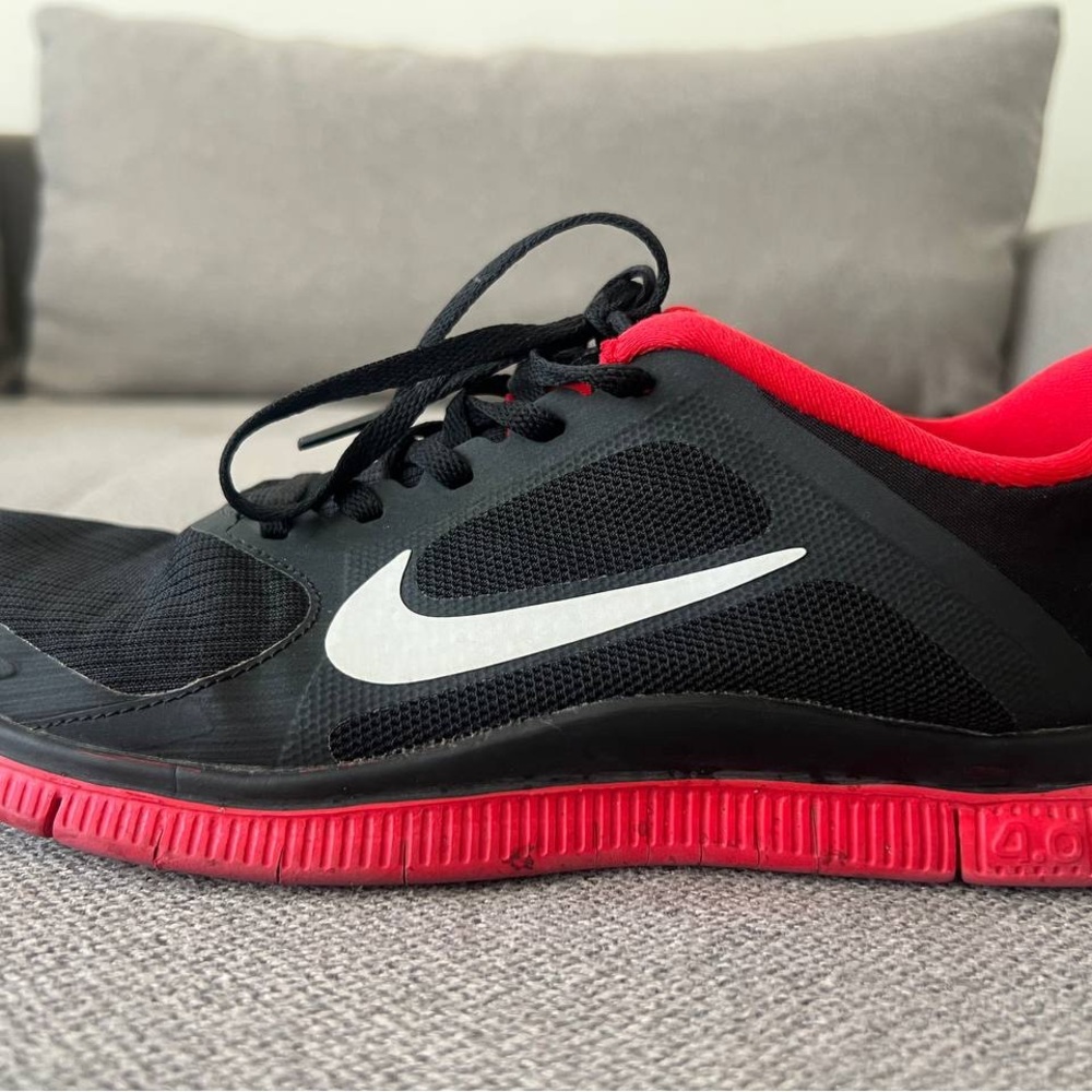 Nike Free 4.0 Running Shoes - Black & Red, Size 8